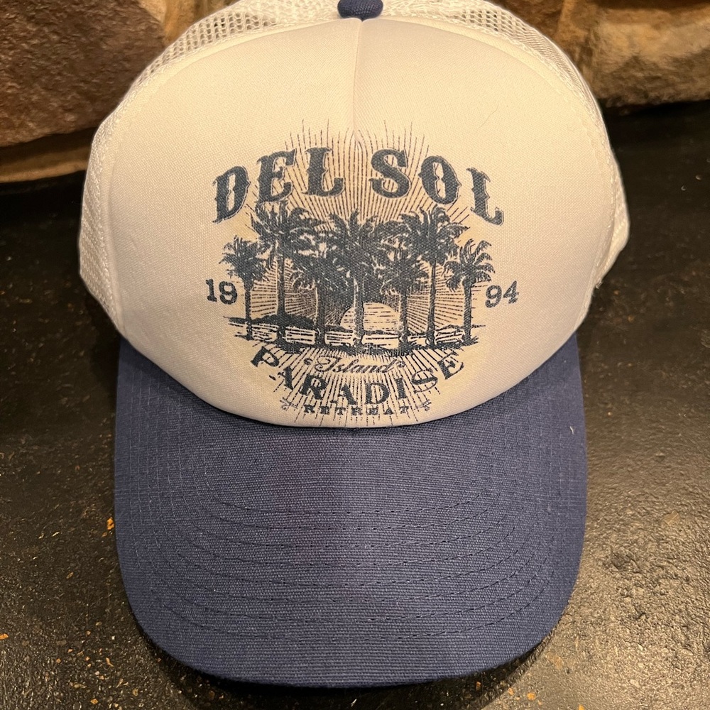NWT Del sol color changing hat